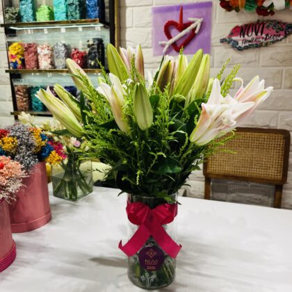 Serene Lily Bloom – Elegant Vase Arrangement